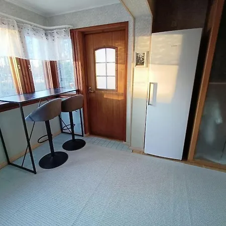 Comfy House With 6 Bedrooms *