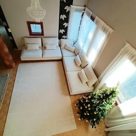 Comfy House With 6 Bedrooms Villa