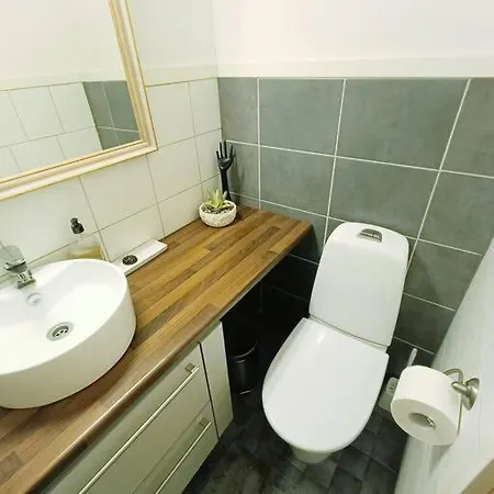 Comfy House With 6 Bedrooms Villa *