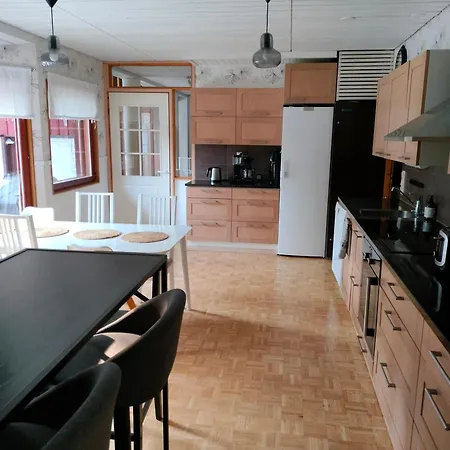 Comfy House With 6 Bedrooms Huvilat *